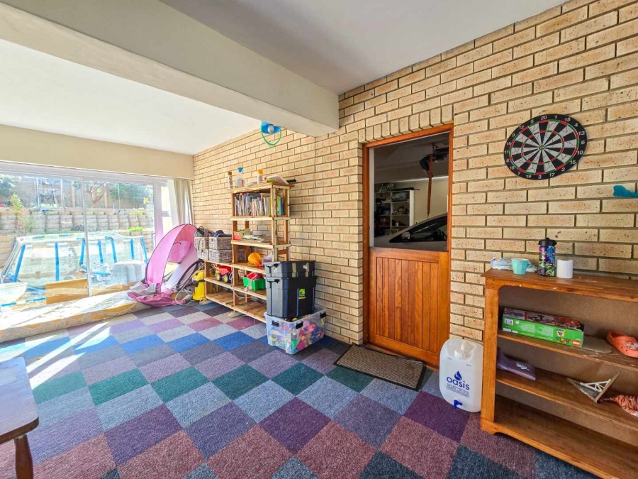 4 Bedroom Property for Sale in Stilbaai Wes Western Cape